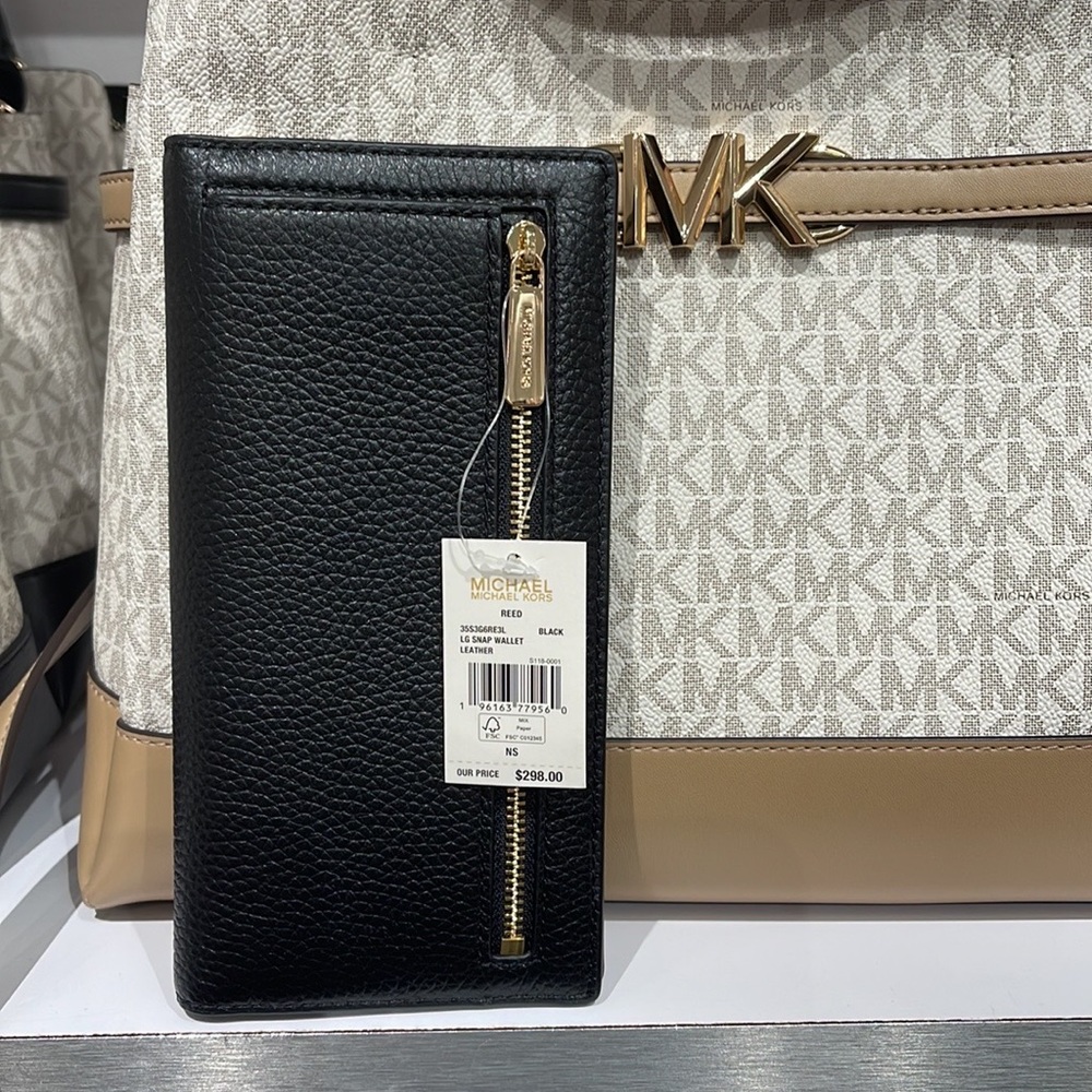 MICHAEL KORS
Reed Large Pebbled Leather Snap Wallet
Style# 35S3G6RE3L
Black 
NWT - Picture 4 of 16